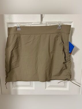 Columbia Women's All Seasons Ruched Skort Size XXL 
Side Drawstrings
